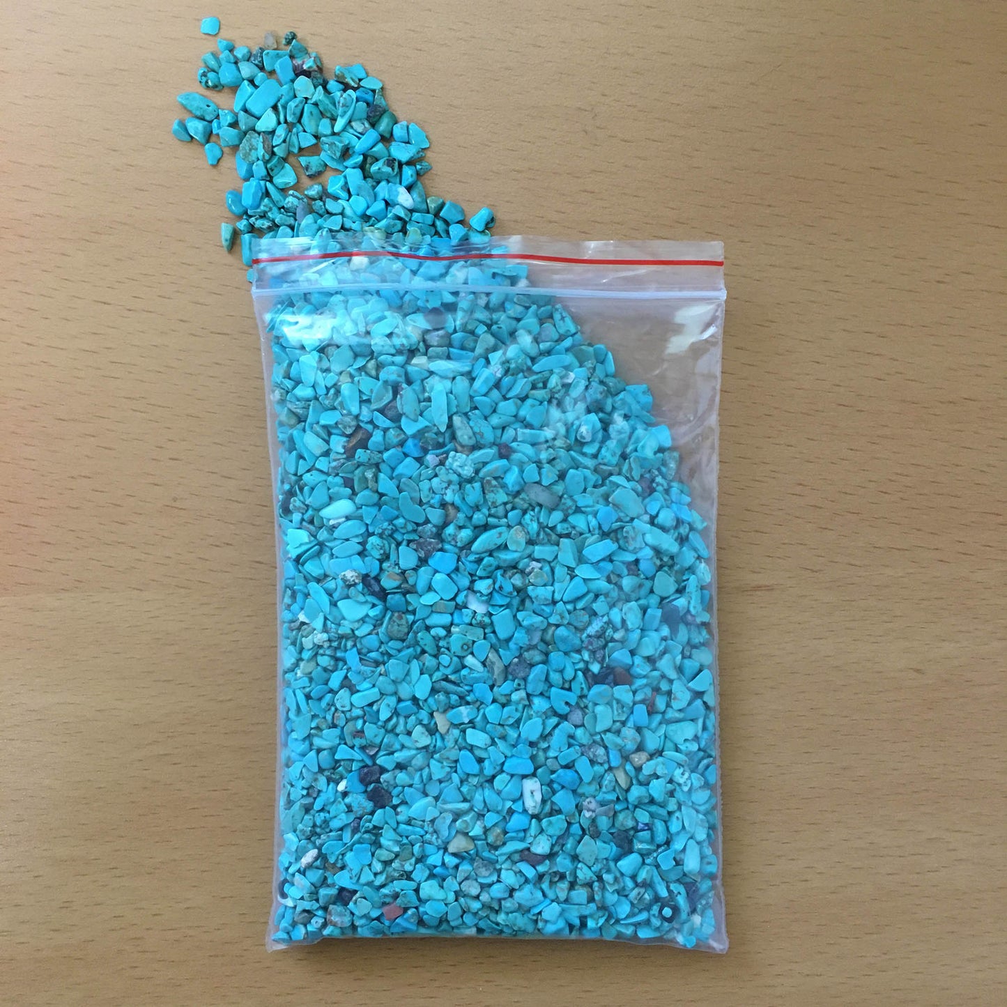 Frascos y bolsas con chips de piedras naturales