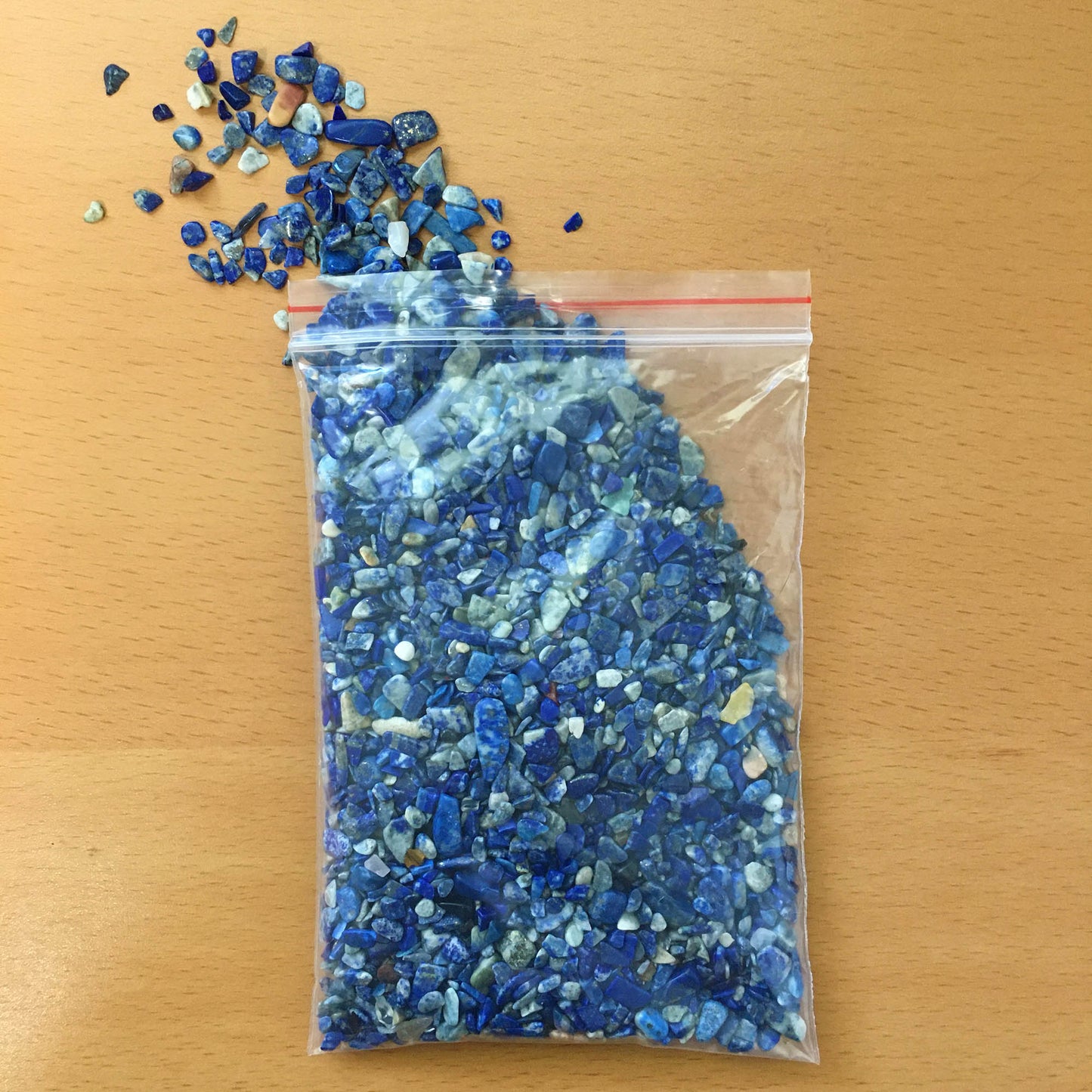 Frascos y bolsas con chips de piedras naturales