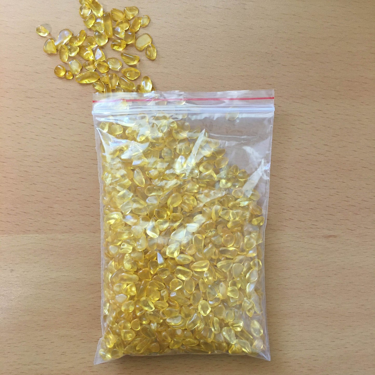 Frascos y bolsas con chips de piedras naturales