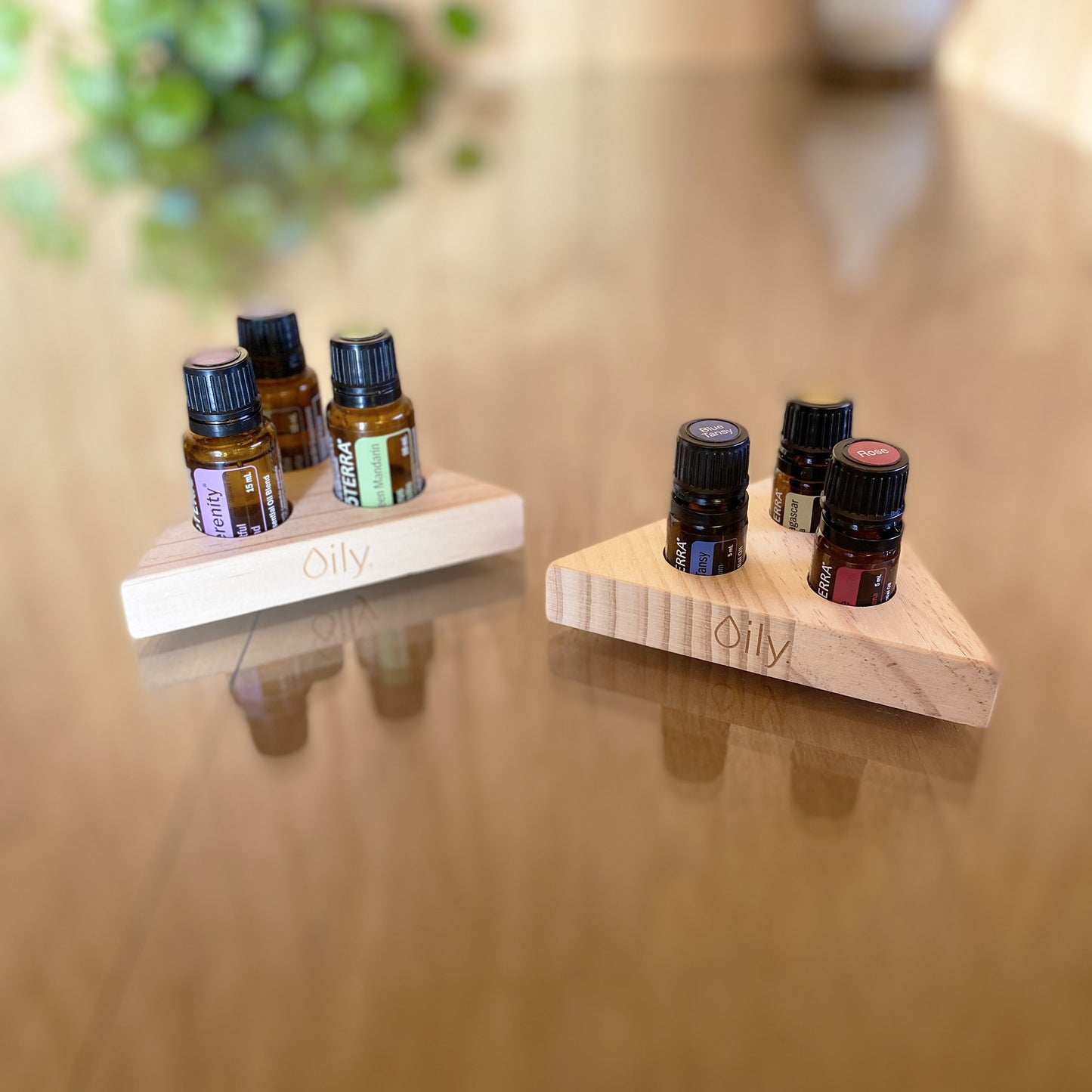 Organizador / display triangular de madera para aceites esenciales - Oily