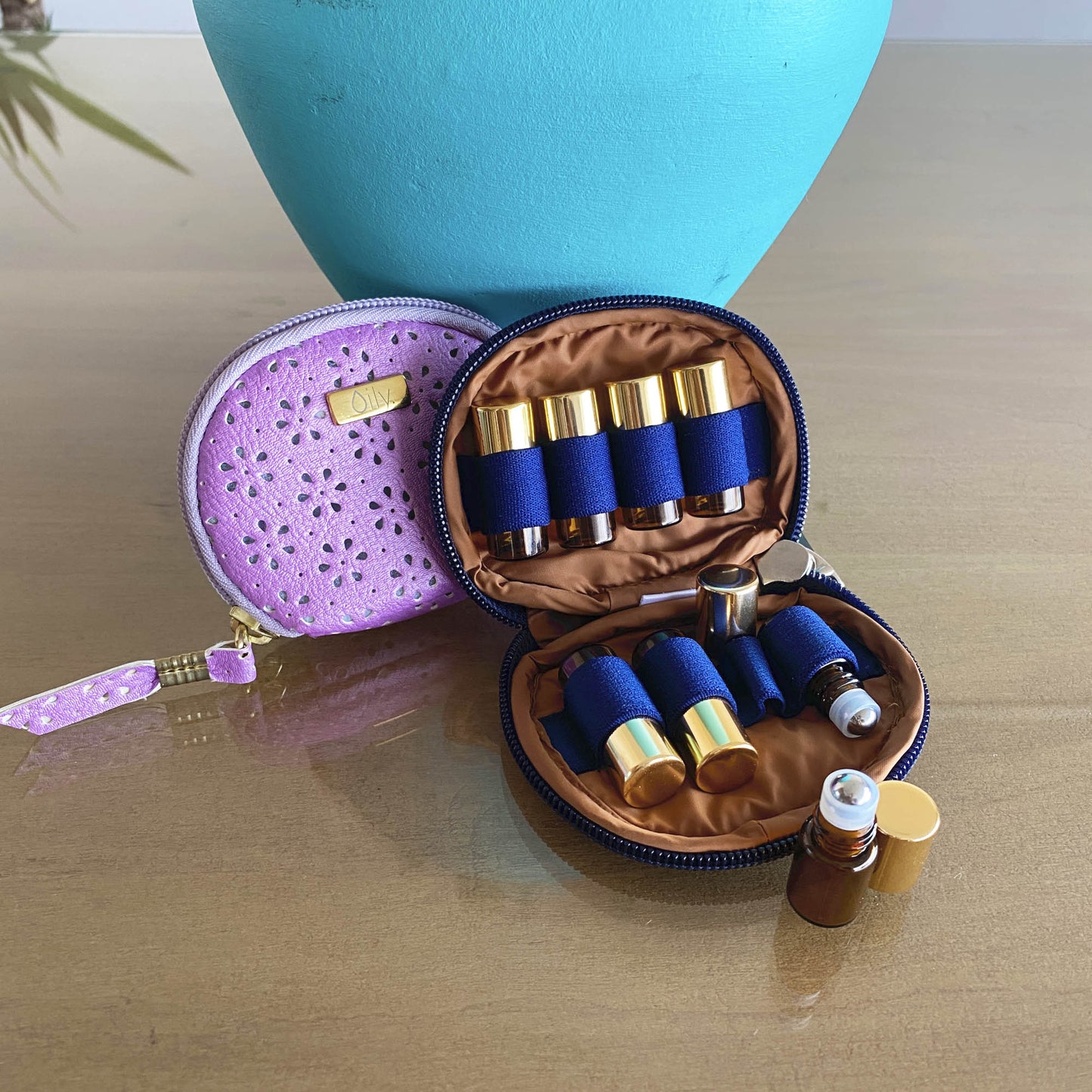 Estuche "monedero" con 8 frascos roll on de 2ml - Oily