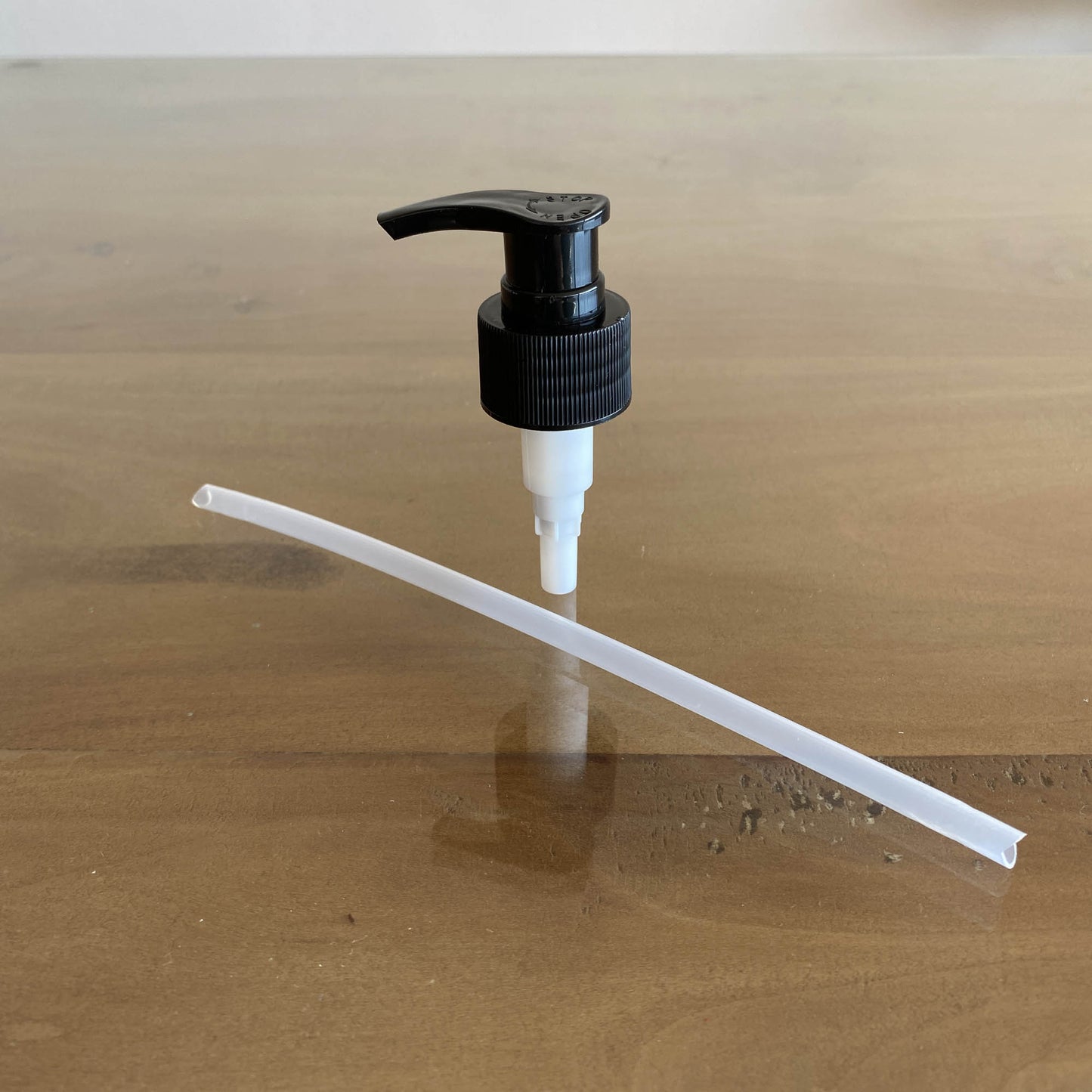 Bomba dispensadora para jabón o aceite, 28/410