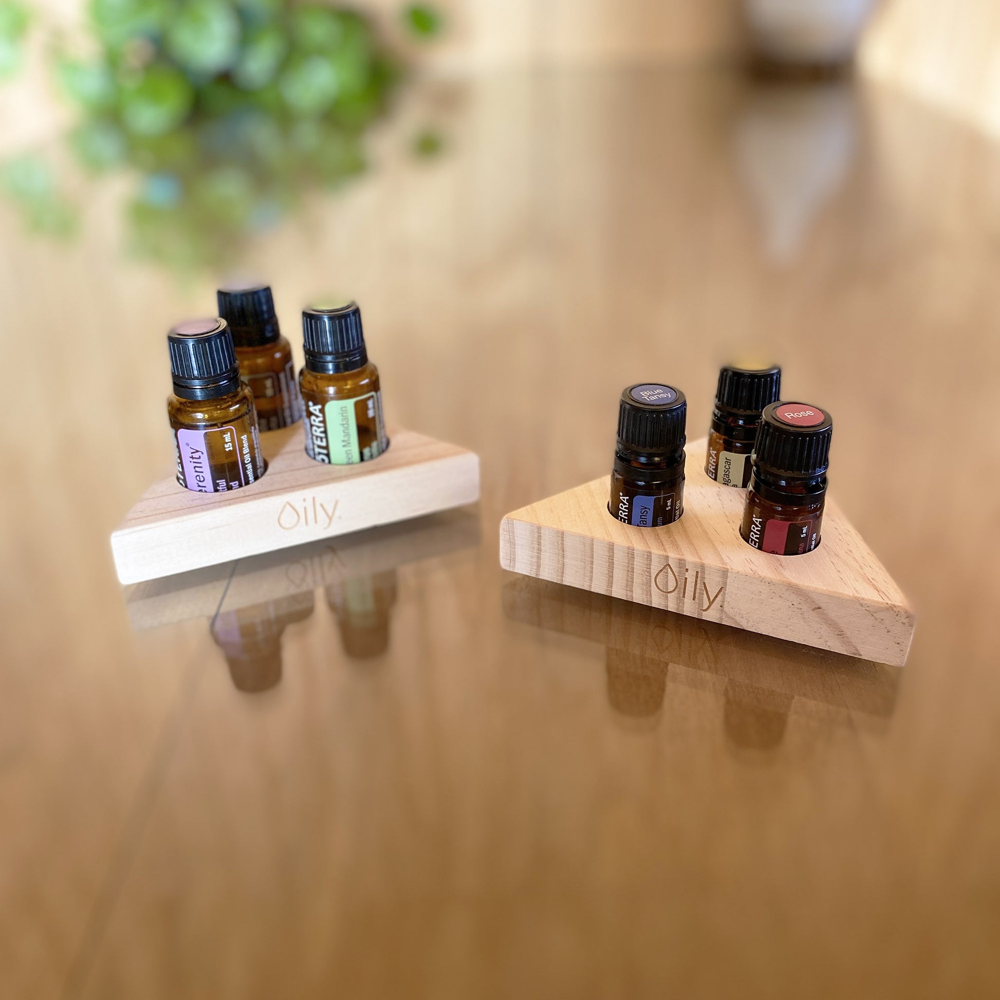 Organizador / display triangular de madera para aceites esenciales - Oily