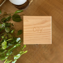 Cargar imagen en el visor de la galería, Organizador / display de madera para 25 aceites esenciales