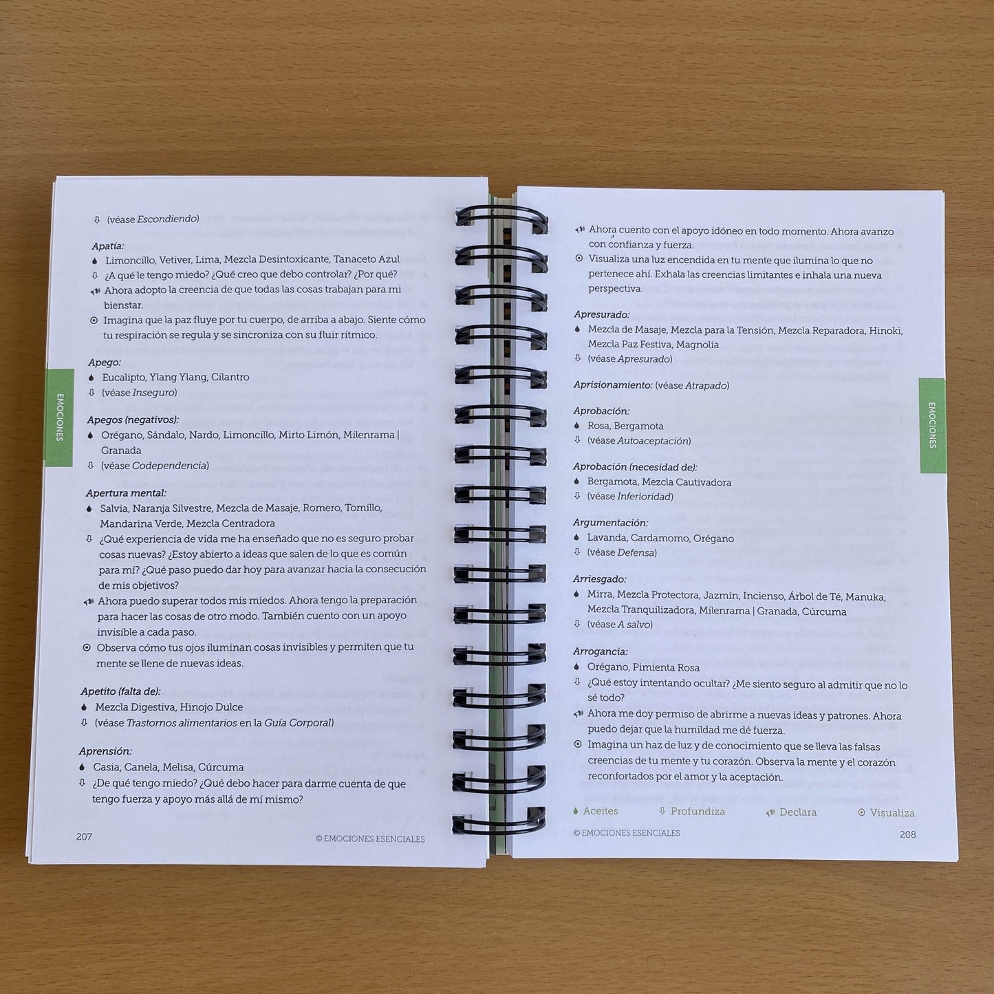 Libro Emociones Esenciales - tu guía para asimilar, soltar y vivir en libertad - Oily